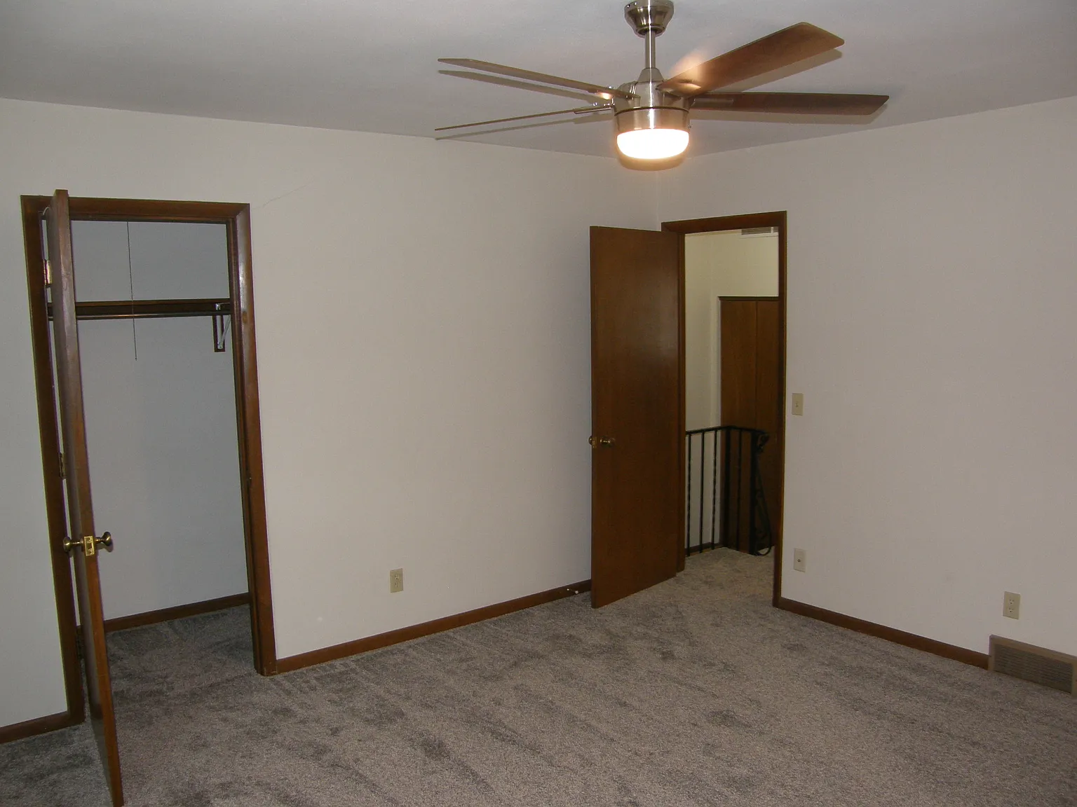 2 bed, 1.5 bath, 1100 sqft, $1,300 — Photo 4