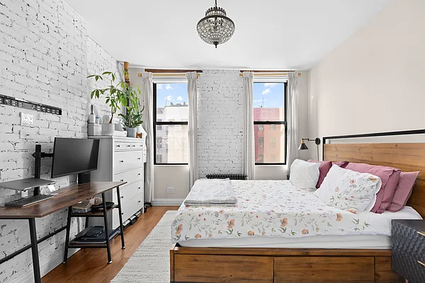 その他 NYC Daytonian in Manhattan: Reborn -- No. 16 East 64th Street