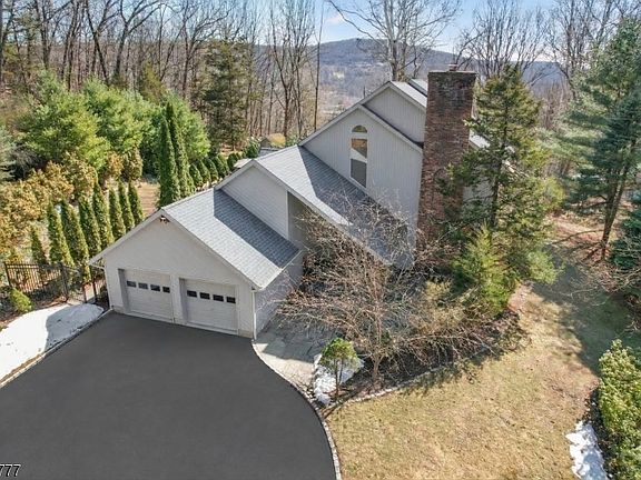 2nd image of 15 Mountain Spring Dr