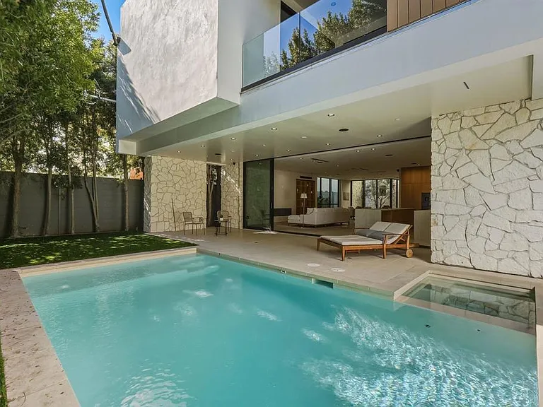 824 N Curson Ave — Photo 11