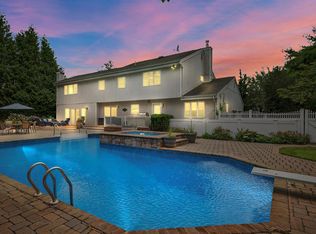 25 Barbera Rd, Commack, NY 11725