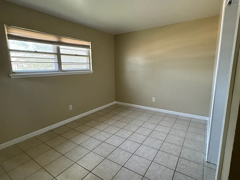 112 Manson Dr — Photo 4