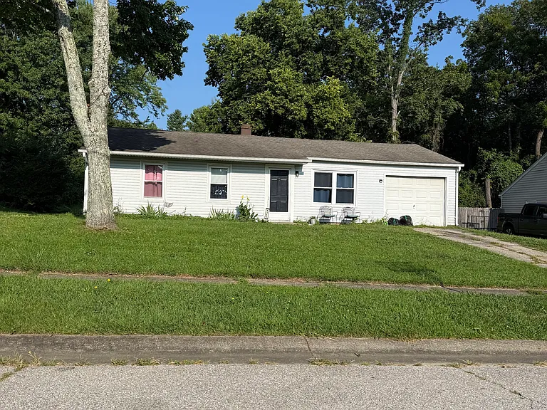 4355 Beechmont Dr — Photo 2