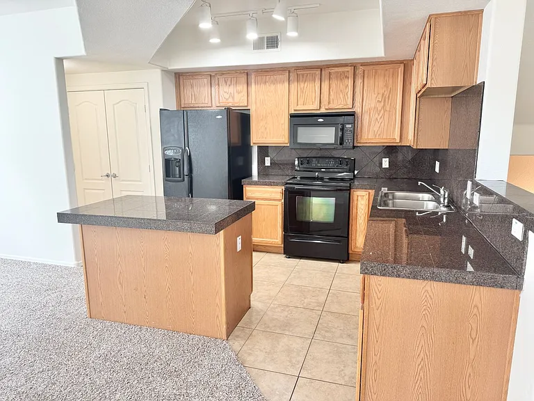 2402 E 5th St #1604 — Photo 7