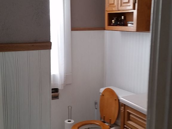 3rd image of 607 E Saint Clair St