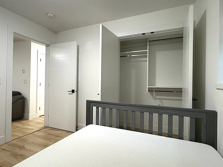 16759 18b Ave #101 — Photo 11