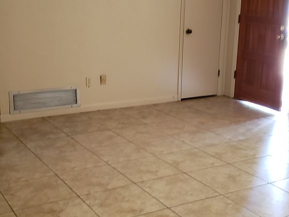 4th image of 2835 NW 55th Blvd
