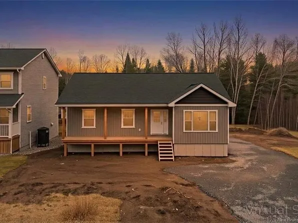 59 Malibu St, Fredericton, NB E3A 5P9