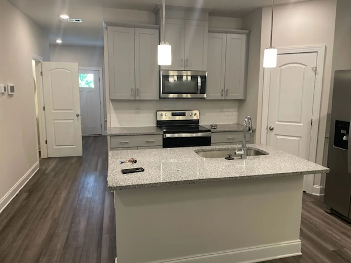 Modern 3-Bedroom Home with an Open Kitchen & Attached Garage — Photo 3