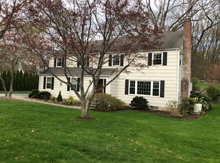 208 Village Ln, Southport, CT 06890
