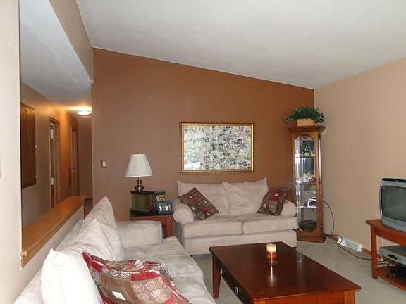 2nd image of 403 Ivy Glen Ct