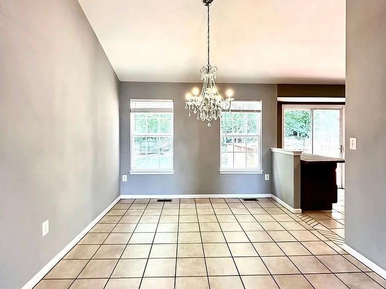 8 Scarborough Ct — Photo 9