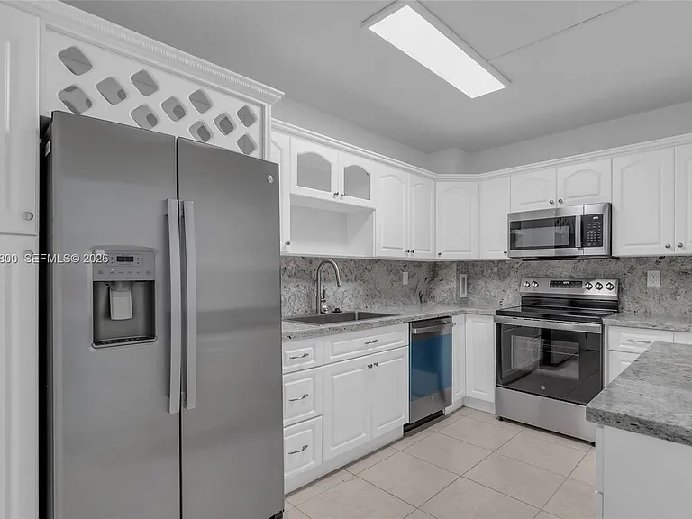 90 Edgewater Dr #1201 — Photo 2