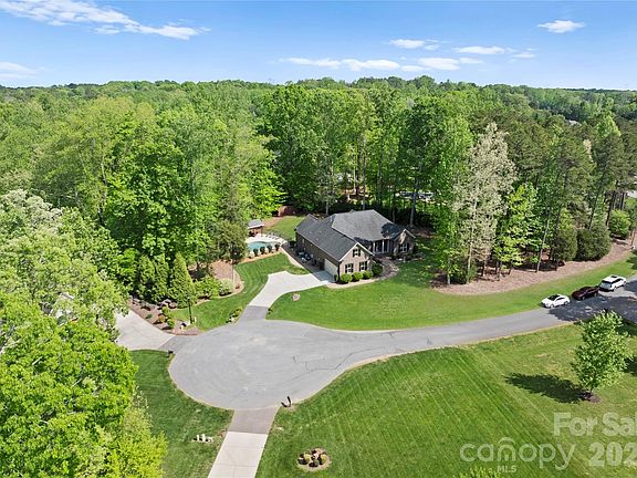 3rd image of 860 Arrow Point Ln