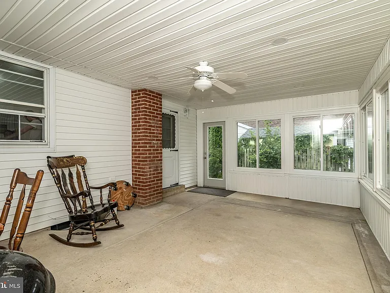 1744 Lark Ln — Photo 36