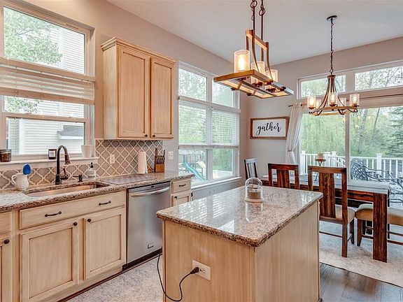 4th image of 1050 Watersedge Ct