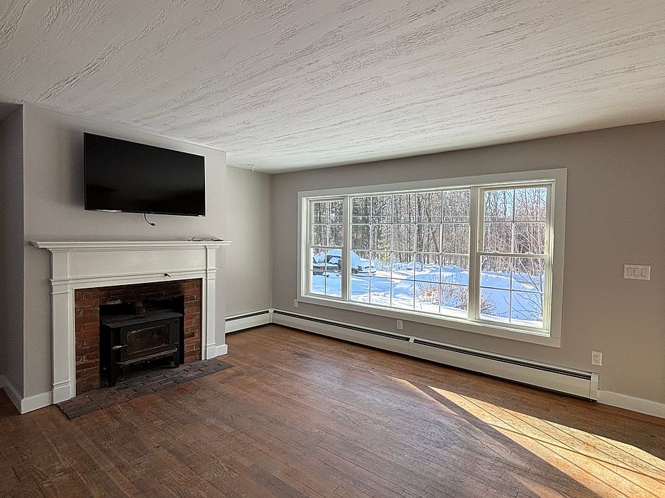 2nd image of 421 Irish Hill Rd