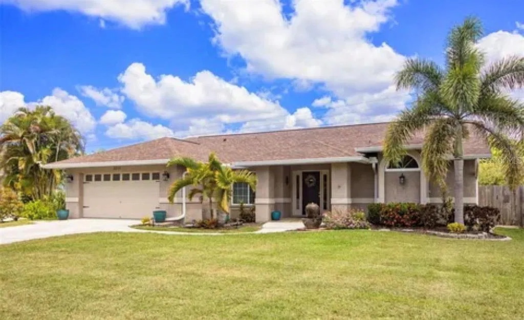 3 bed, 2.0 bath, 1949 sqft, $2,500 — Photo 3
