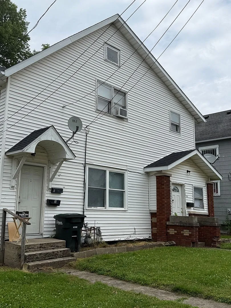 904 W Main St — Photo 2