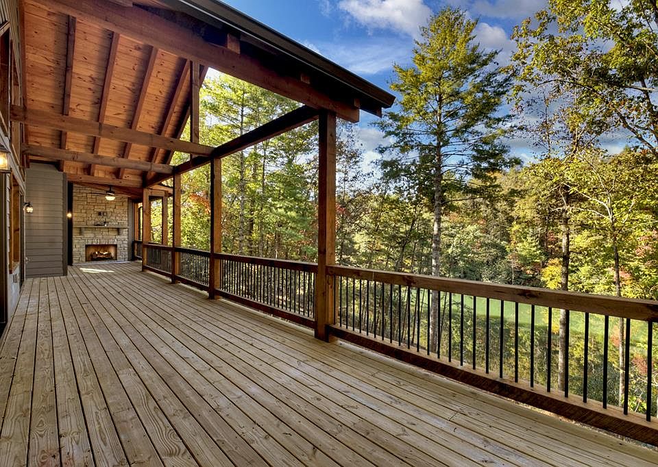 7th image of 382 Pocaset Dr