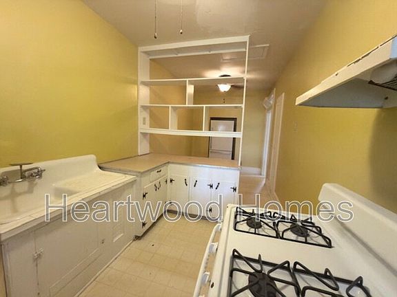 4th image of 1408 Victoria St