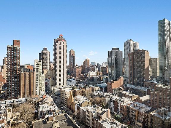 5th image of 200 E 62nd St APT 22D