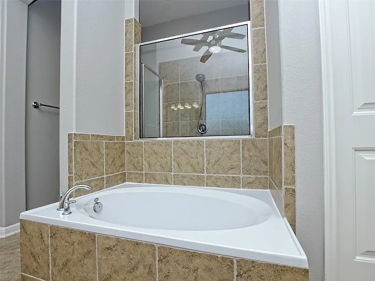 2508 Hilltop Divide Ln — Photo 18