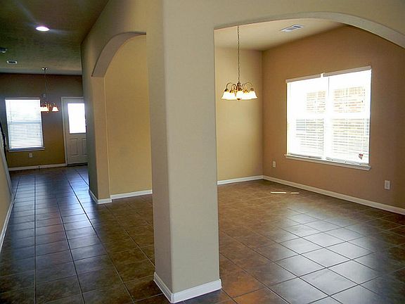 Gorgeous tile floors, arched walkways and neutral colors.