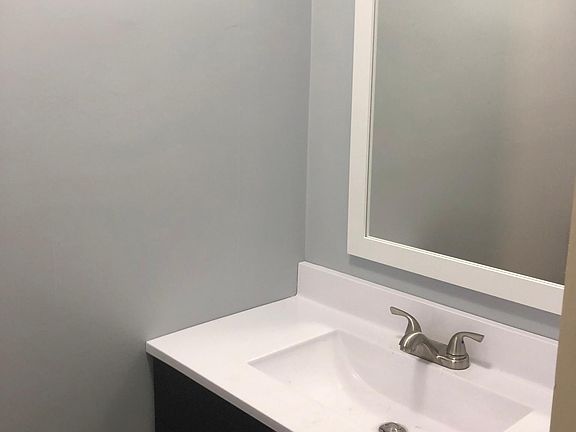 3rd image of 423 NW Village Dr