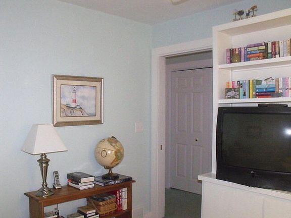 5th image of 10642 Meadow Ln