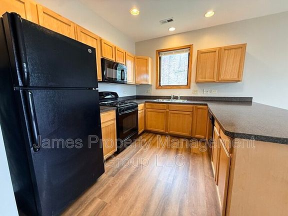 3rd image of 2731 W Congress Pkwy #2