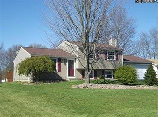 1310 Woodledge Dr, Mineral Ridge, OH