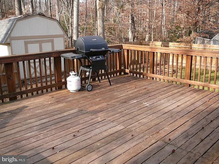 231 Vine Pl — Photo 9