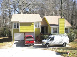 569 Candlewick Ln, Lilburn, GA 30047