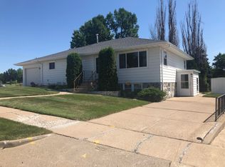 717 N 25th St, Bismarck, ND 58501