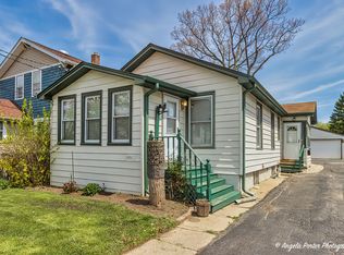 27 S Maple Ave, Waukegan, IL 60085