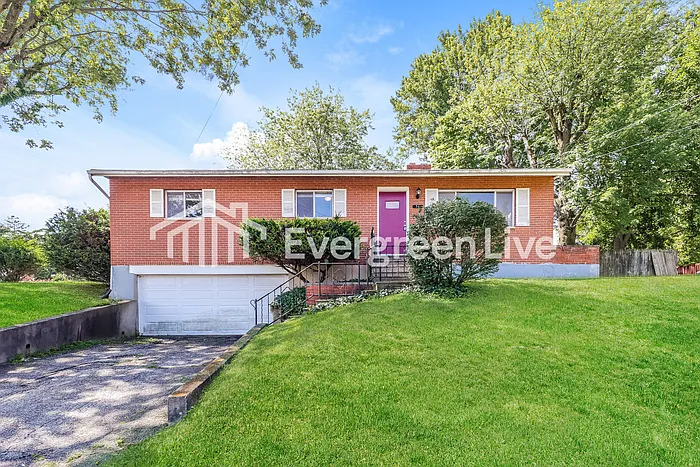 3 bed, 1.5 bath, 1350 sqft, $1,395 — Photo 1