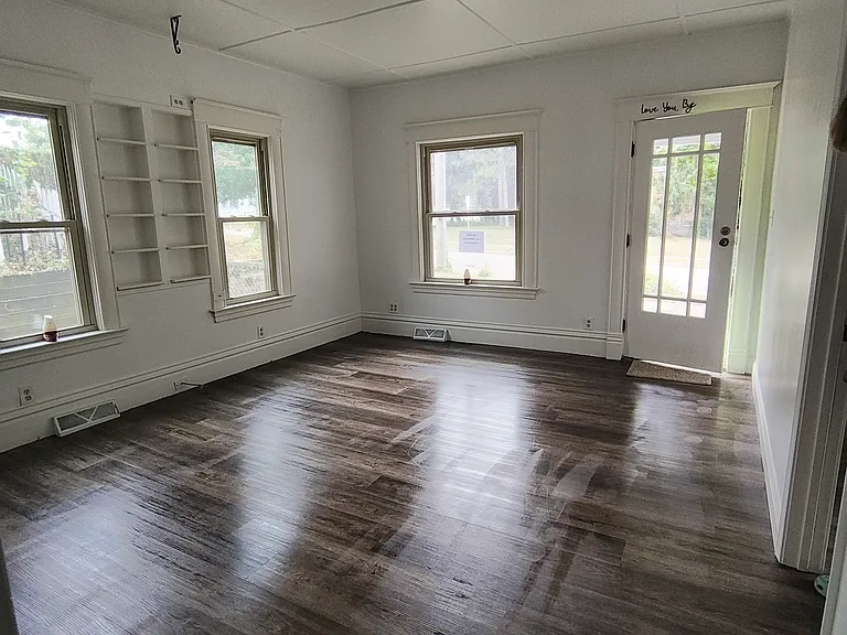 1508 Merrill St — Photo 3