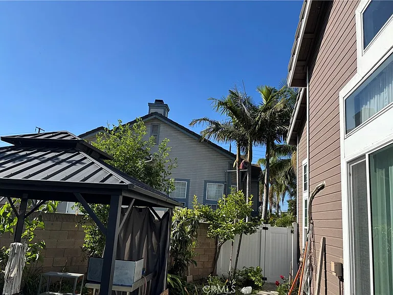 820 N Justin Pl — Photo 16