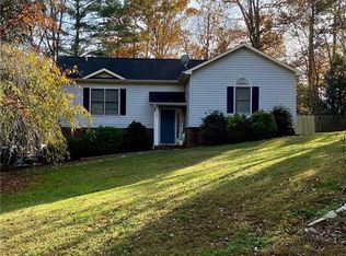 120 Forest Oaks Ln, Hickory, NC 28601