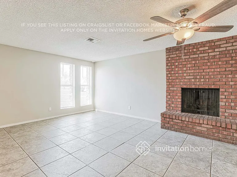 1616 W Los Arboles Pl — Photo 3
