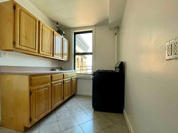5th image of 500 W 140th St APT 7