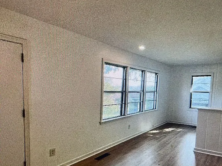 3509 Norwood Blvd — Photo 2
