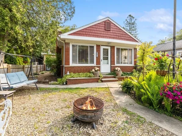 10455 Alice St, Union Pier, MI 49129