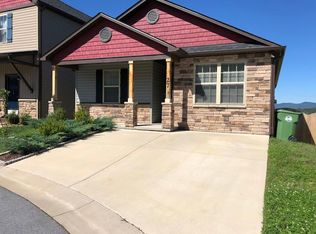 27 Harrelson Ln, Fletcher, NC 28732