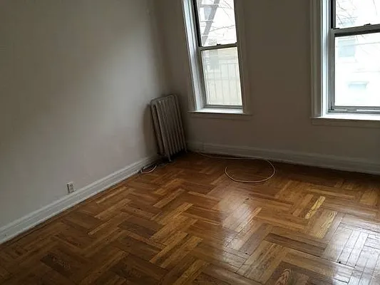 Rented by Universal Realty Group | media 2