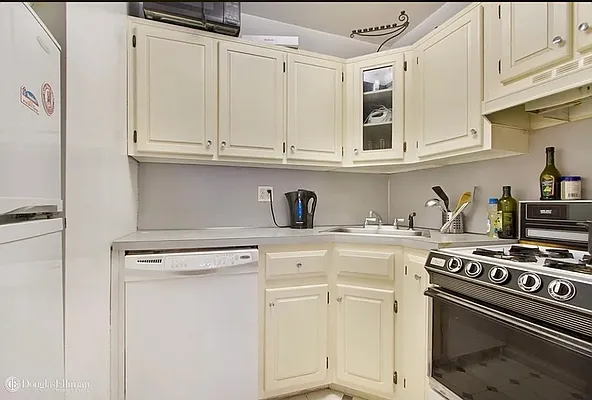 Rented by Douglas Elliman | media 20