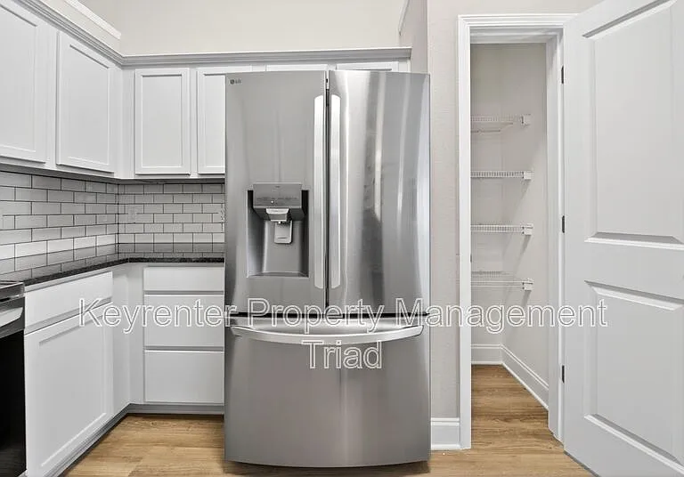 1153 Hawick Dr — Photo 14