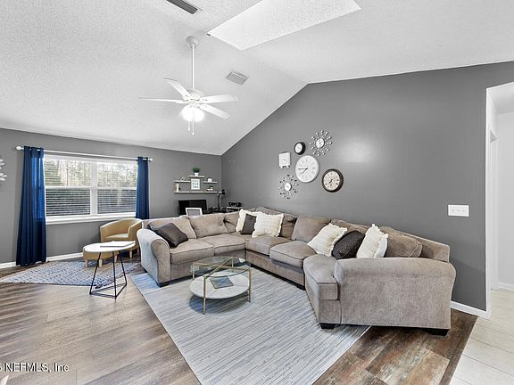 4th image of 8058 CHARMONT Drive S