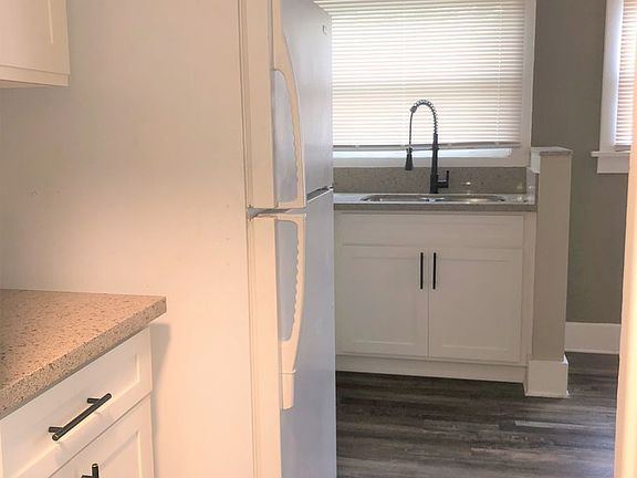 3rd image of 941-949 Cedar Ave #947